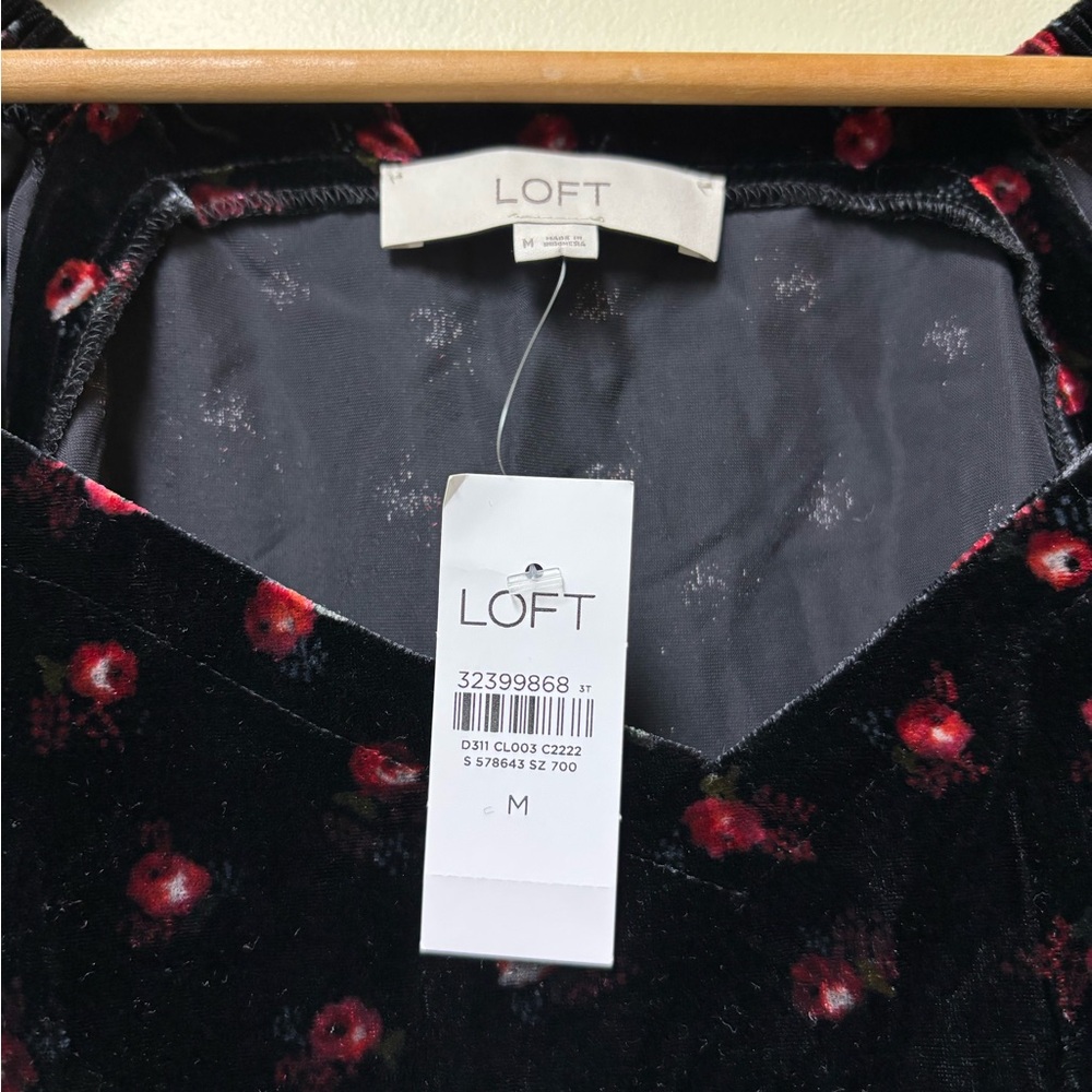 NWT LOFT Floral Black Velvet Puff Sleeve Blouse Size Medium - Picture 6 of 9
